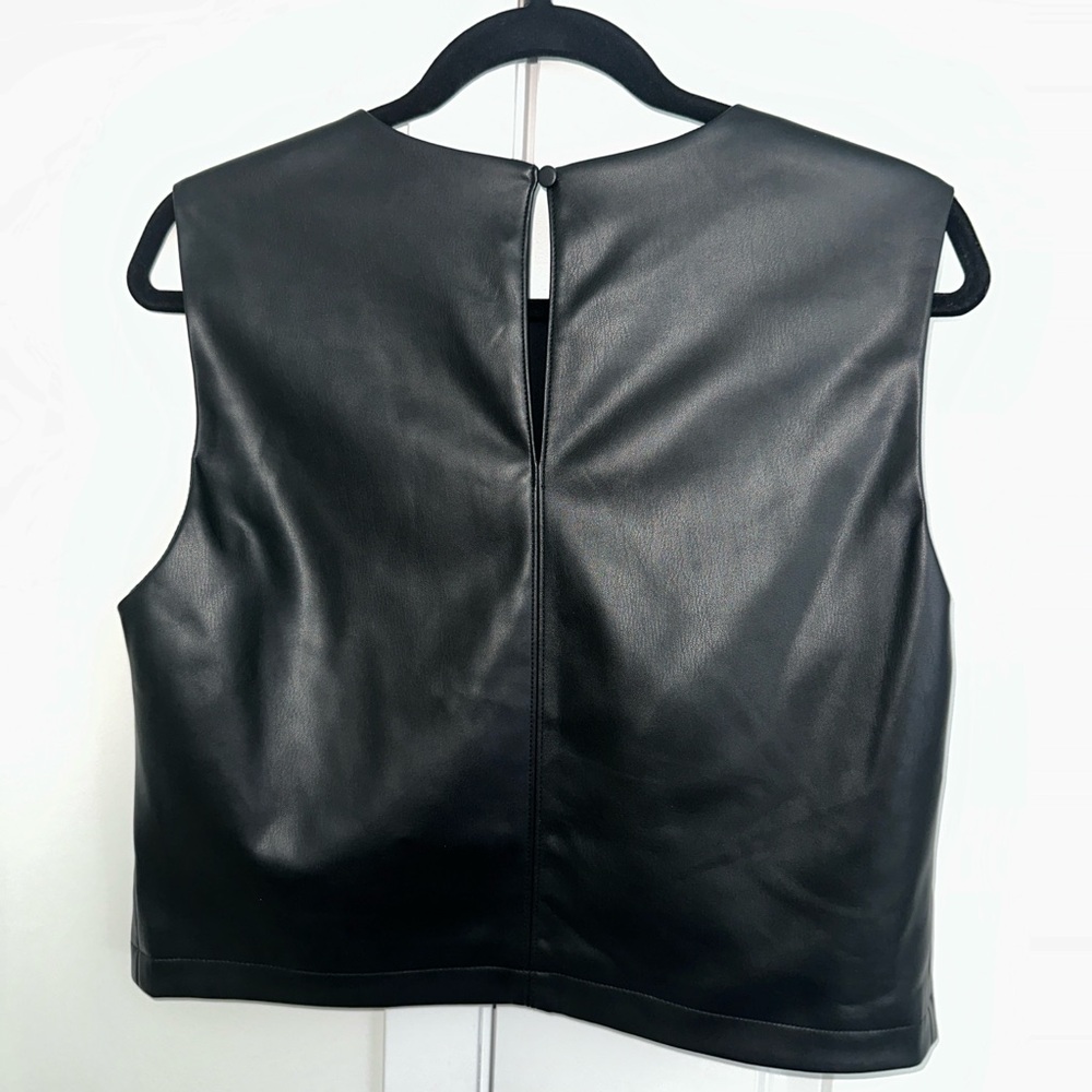 🖤 Abercrombie & Fitch Faux Leather Sleeveless Top – Size M - Picture 3 of 3